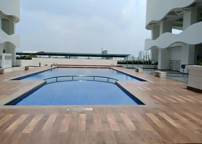 The Wave 2Br Seaview - High Floor L Unifi
