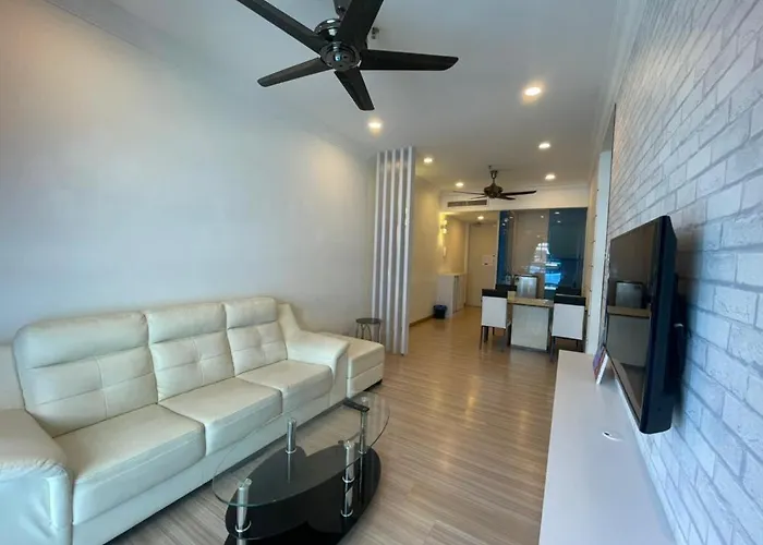 The Wave 2Br Seaview - High Floor L Unifi