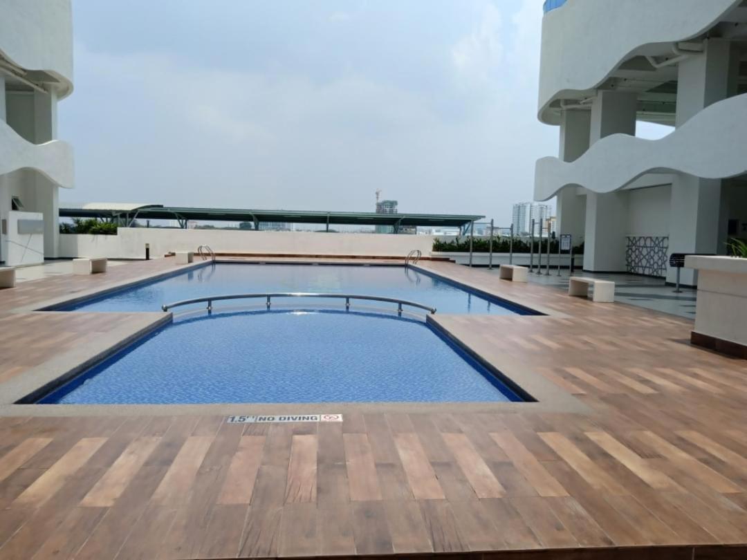 The Wave 2br Seaview - High Floor L Unifi