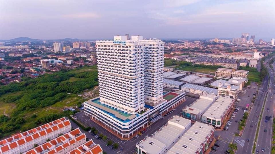 The Wave 2br Seaview - High Floor L Unifi *
