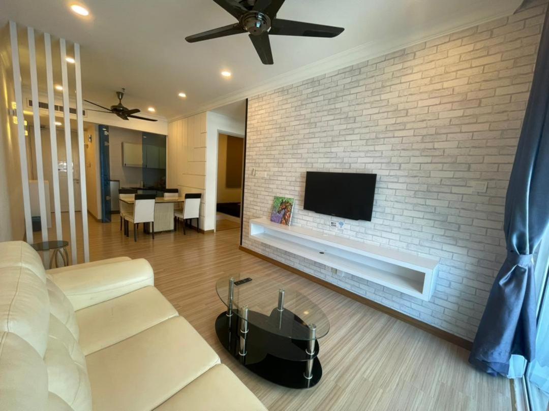 The Wave 2br Seaview - High Floor L Unifi *