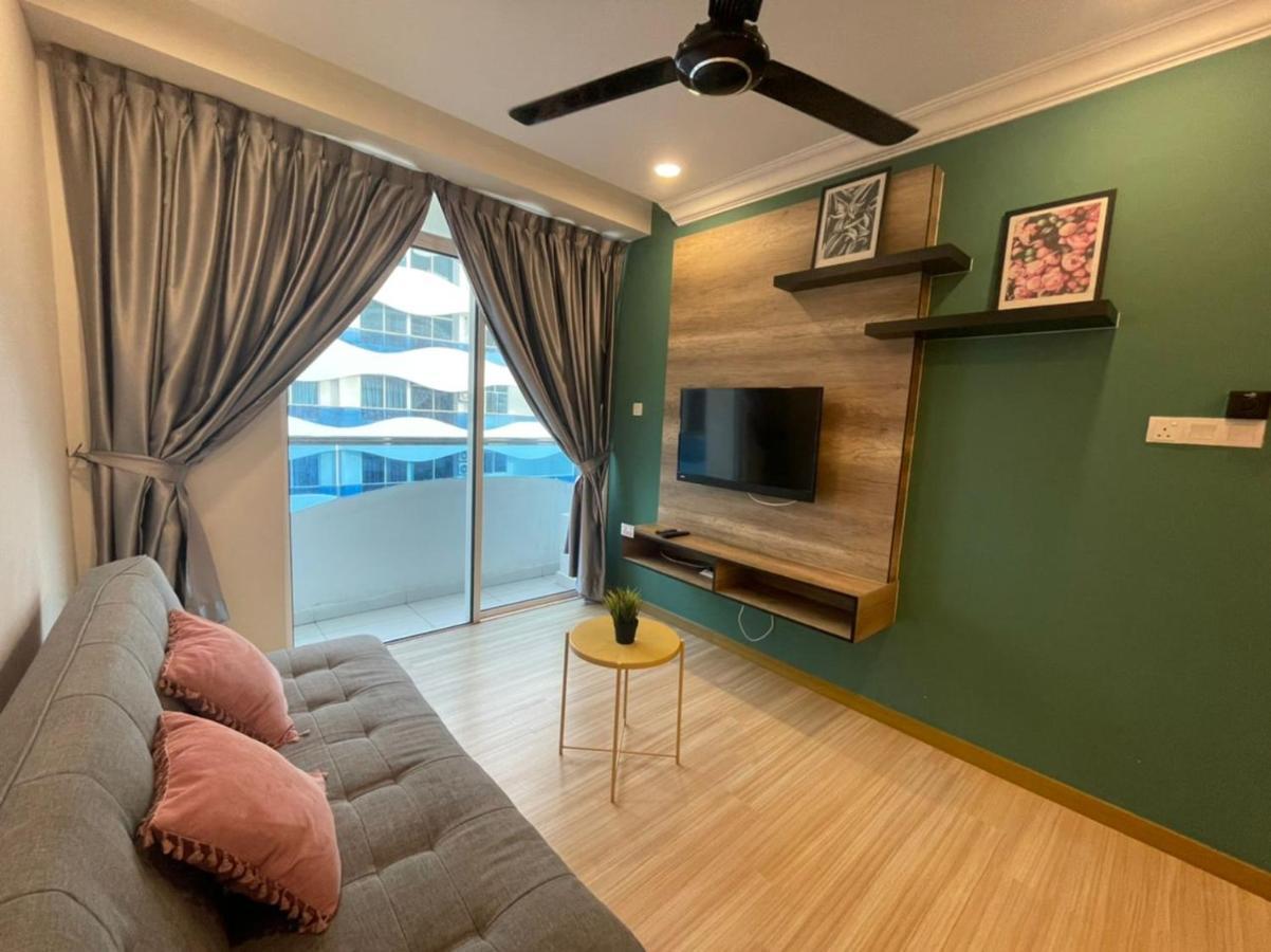 The Wave 2br Seaview - High Floor L Unifi *